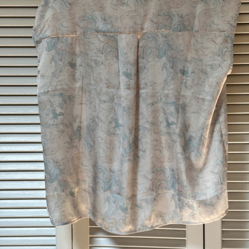 Elie Tahari Silky Flowing Poly Blouse Button Front Cap Sleeves Large NWT - Picture 11 of 16